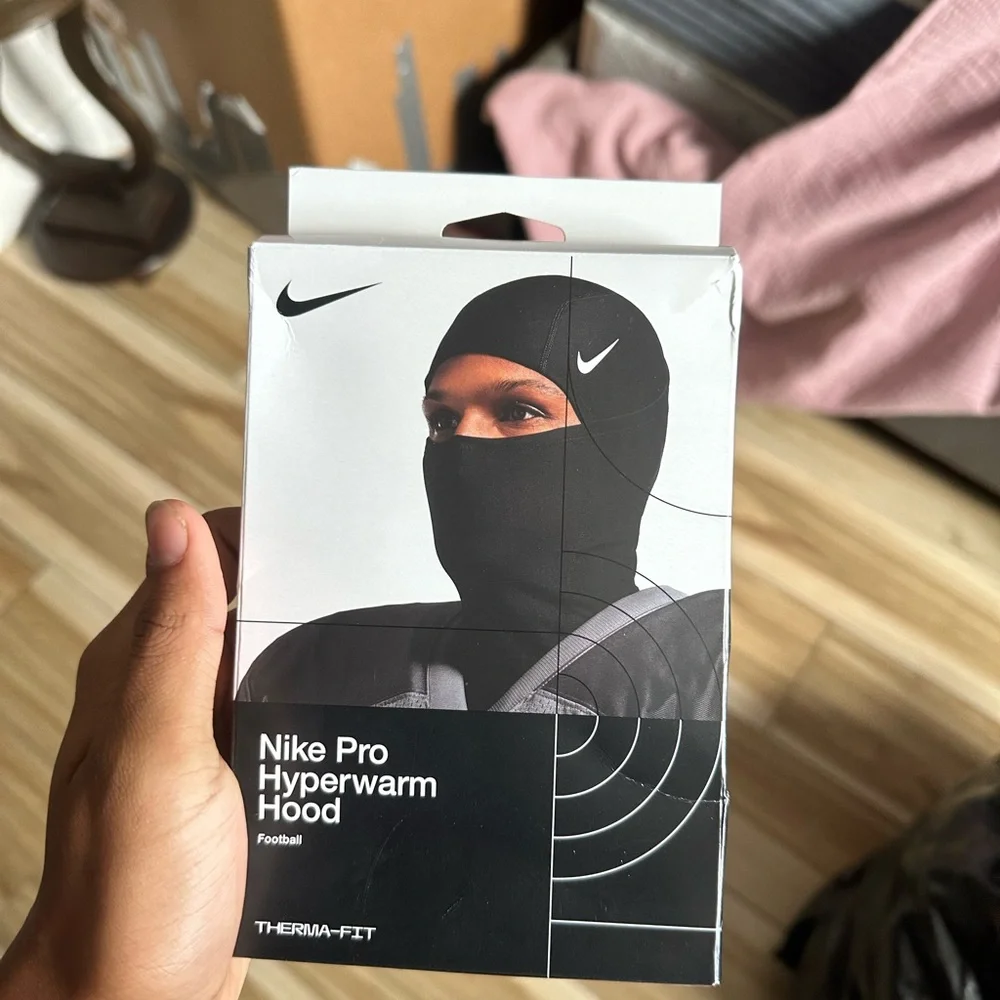 Nike Hyperwarm Hood in Charcoal
